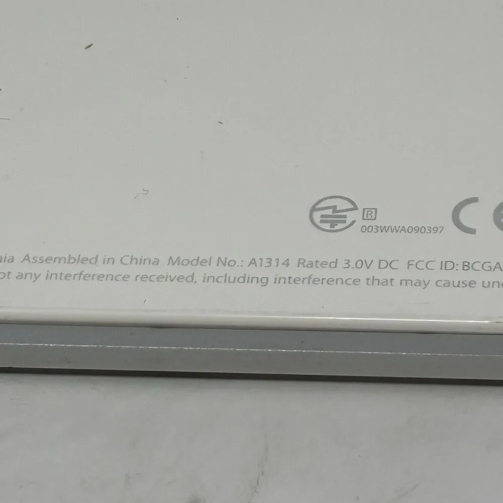2x OEM APPLE A1314 Wireless Keyboards - BOTH FOR PARTS/REPAIR, AS IS